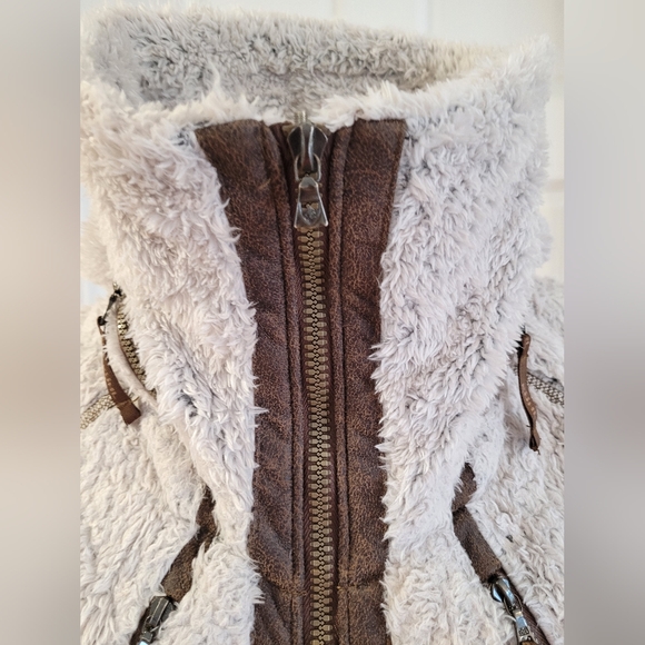 KÜHL 'FLIGHT' TM Vest. Size: S - Picture 5 of 16